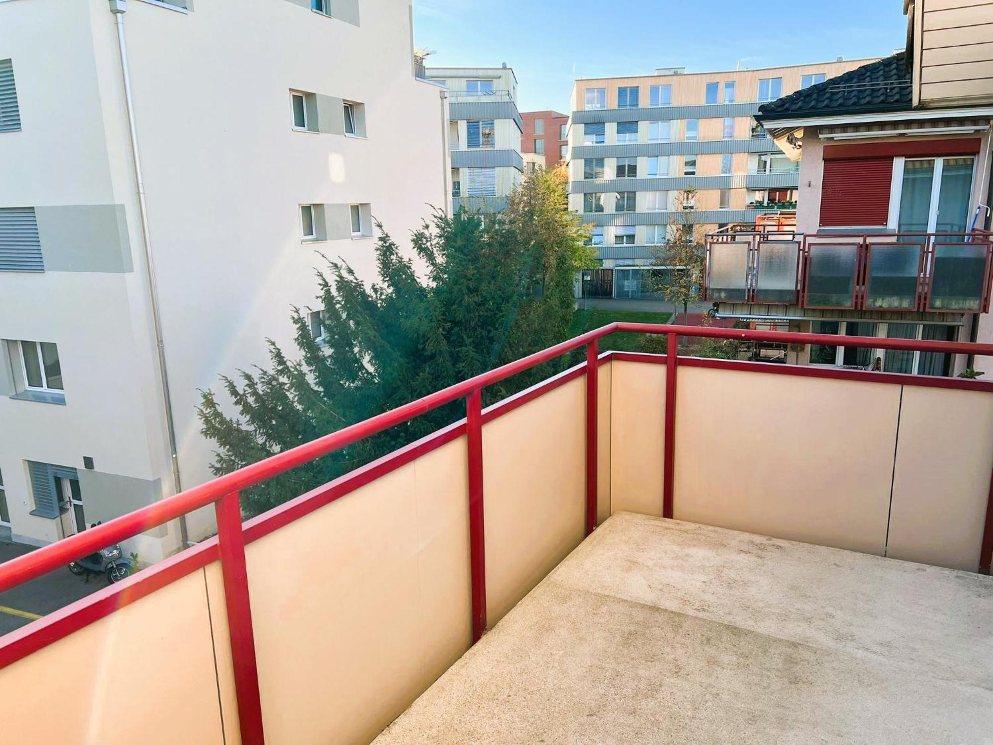 Large Center With Balcony Alt - Self Checkin * Zurique